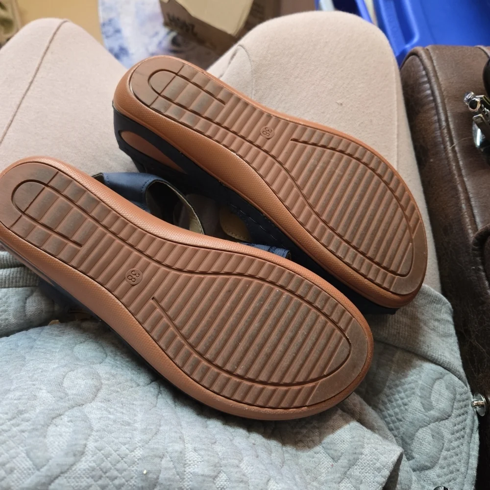 Women's‎ Classic Suede Sandals, Blue Size 7.5